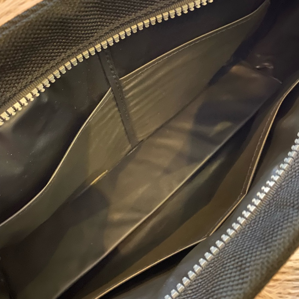 Gainsborough Black Travel Toiletries Bag NEW - Picture 2 of 4